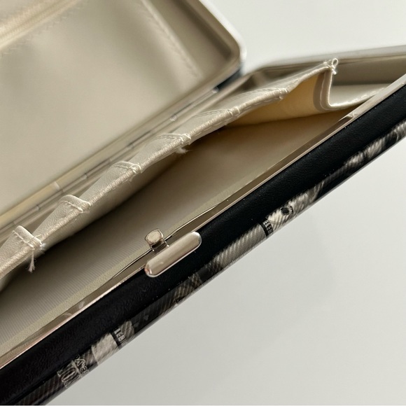 B&W Iconic Vogue Covers clutch - Picture 11 of 12